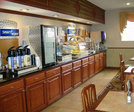 Comfort Inn Near Ouabache State Park Bluffton Restaurant photo